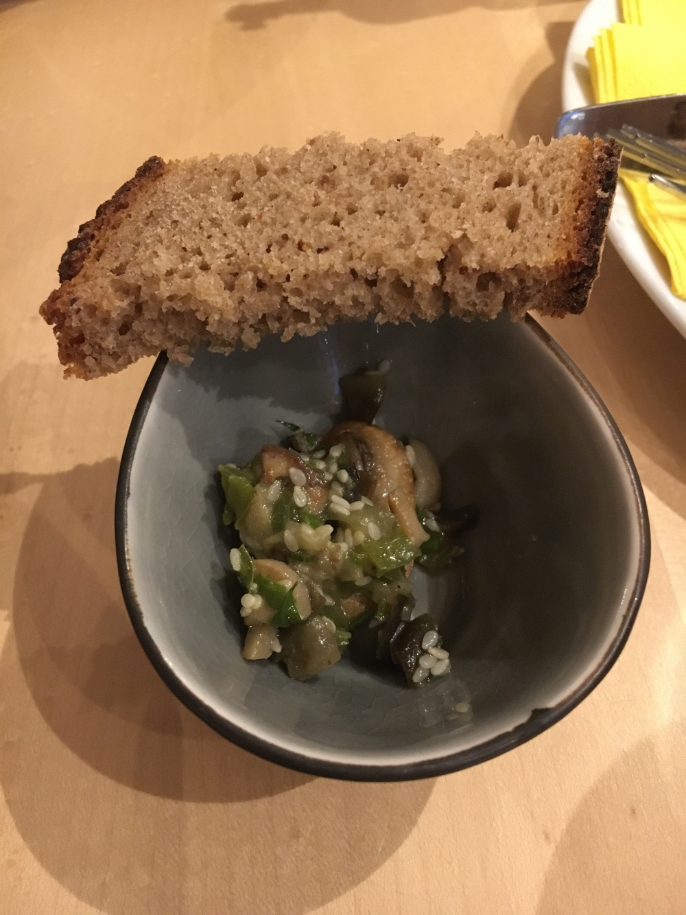 Gruß aus der Küche: gefüllte Champignons mit Brot